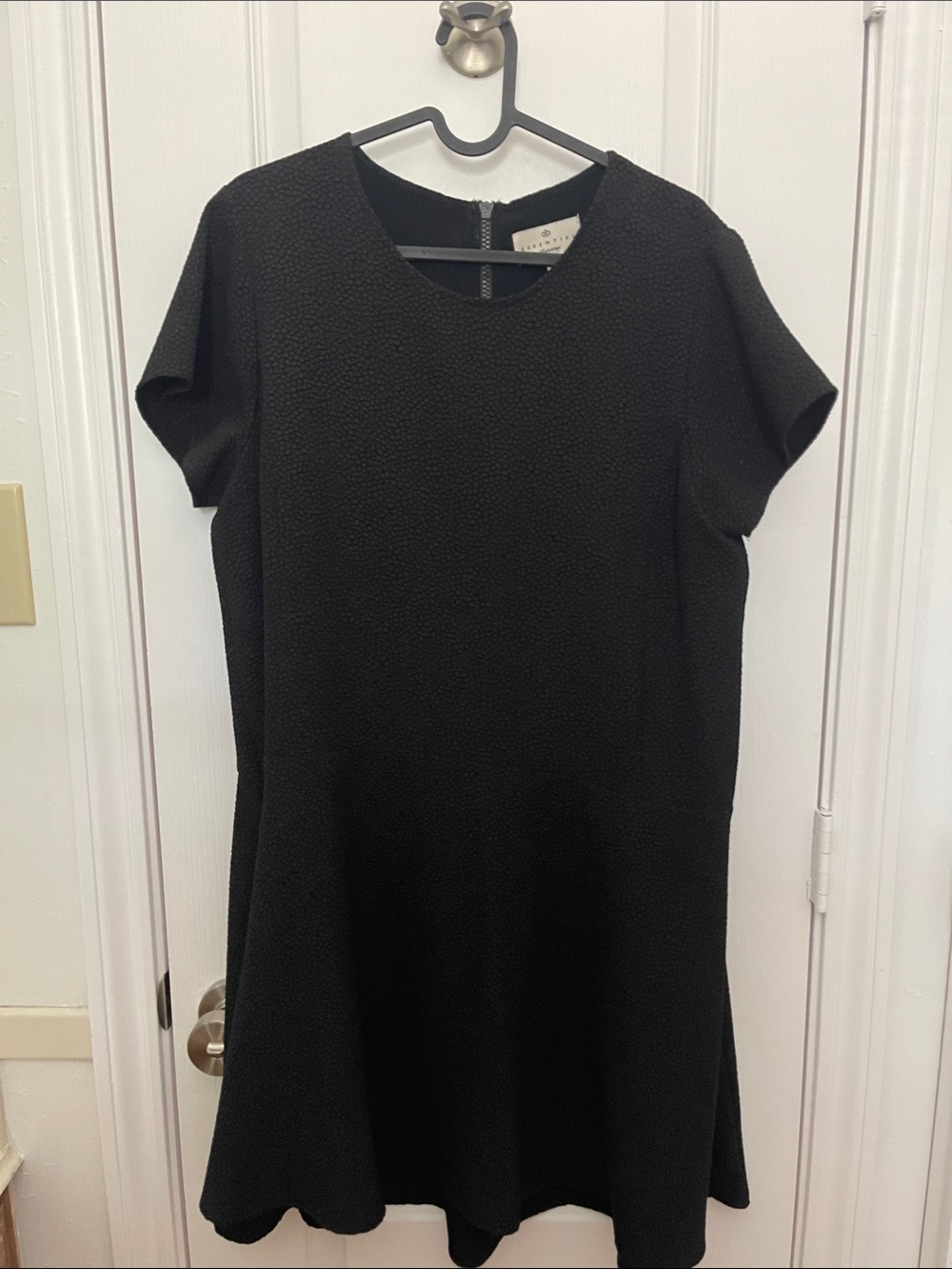 Classic Black Short-Sleeve Mini Dress - Timeless A-Line Style